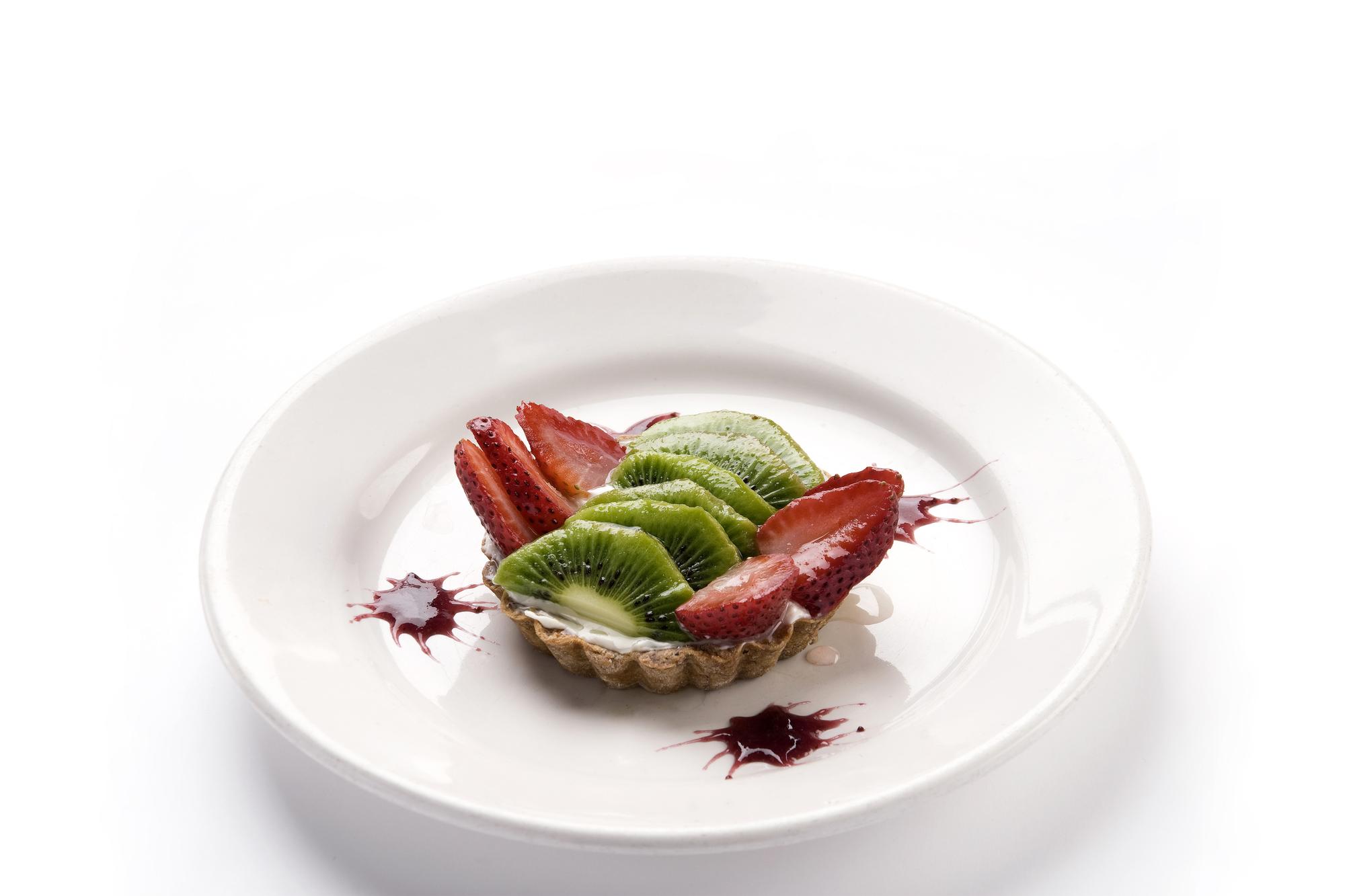 duży talerz fine-dining z komponowaną kompozycją i zbliżeniem